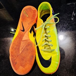 Mens football boot